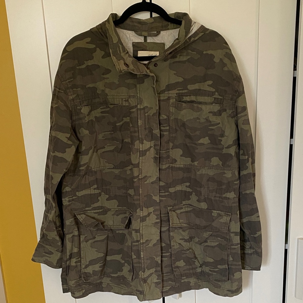 Universal Thread Green Camouflage Jacket